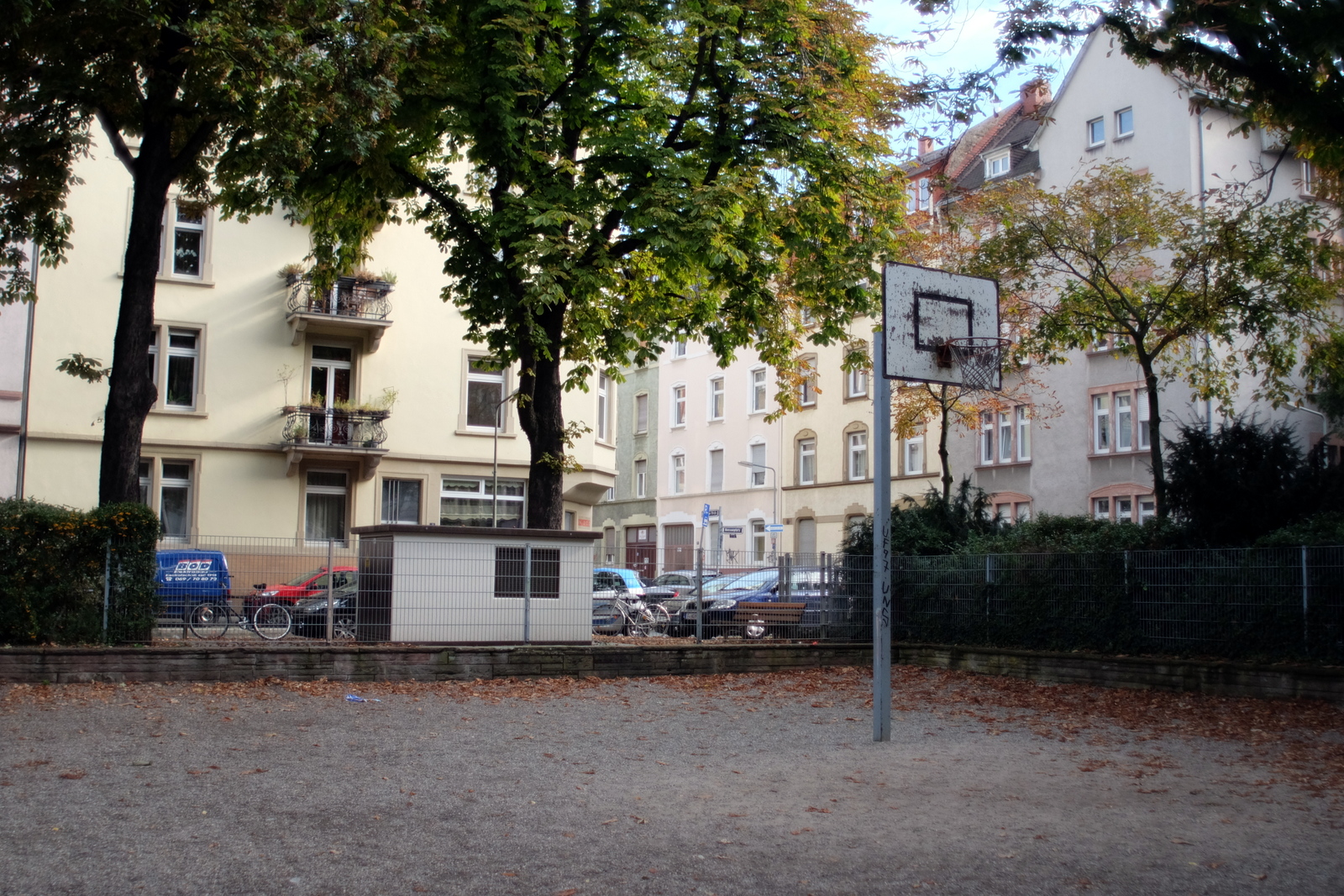 apartmens-von-privat-in-frankfurt-next-to-the-fair-hessenplatz Neighborhood %Bockenheim